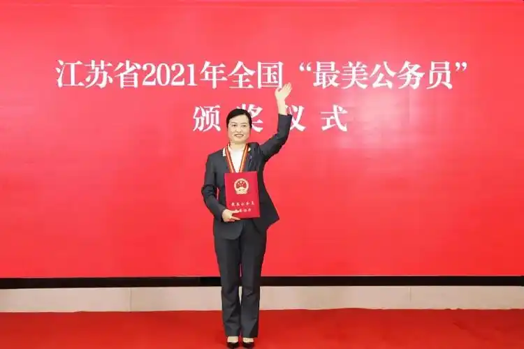 把责任和群众永远装在心里记全国最美公务员溧阳市信访局局长王颖