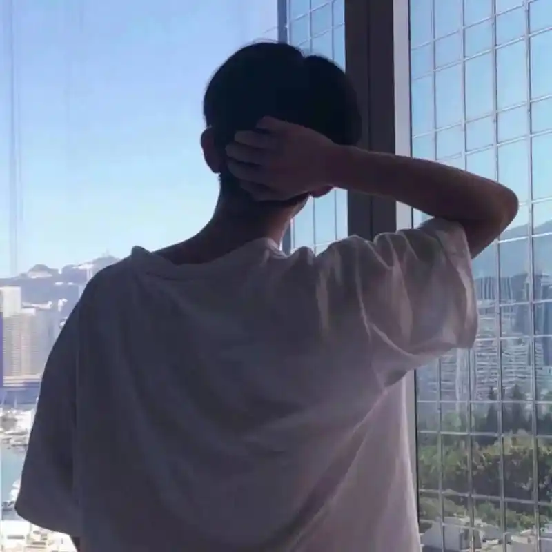 男生头像:简单又干净的帅气男头