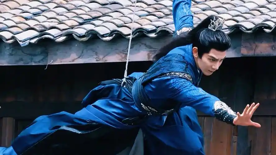 夏之光《少年白马醉春风》 司空长风吊威亚饭拍路透,cr.logo