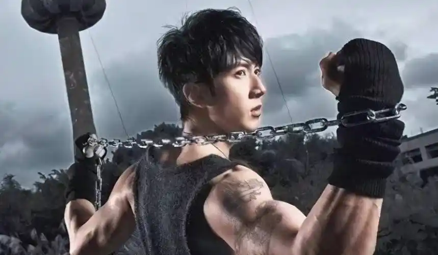 吴尊"凡尔赛",被秀到了,身材管理太绝_印象_腹肌_作品