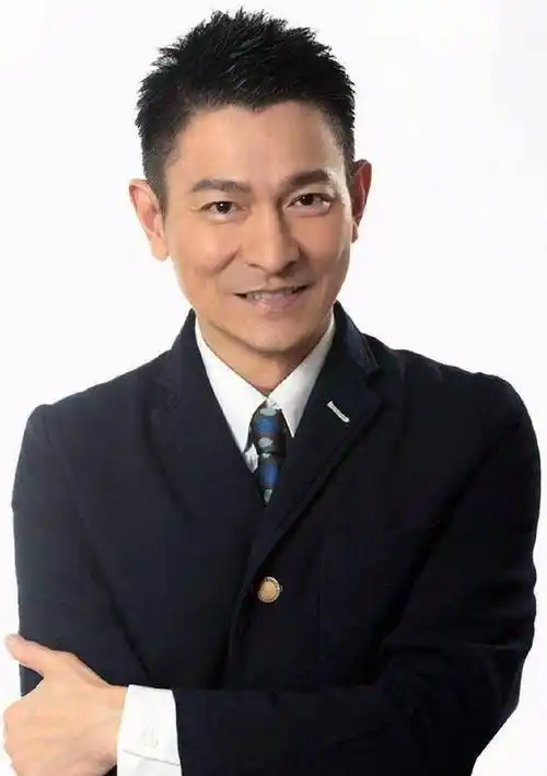 行走在时尚圈的刘德华,50岁了帅起来还是这么无法无天