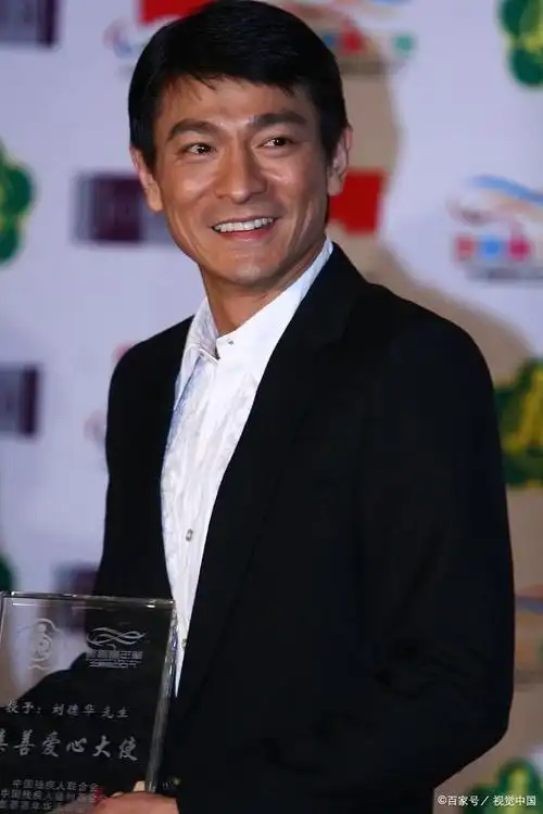 你穿正装很显气质?你可能就是古典型人,但古典并不意味保守!