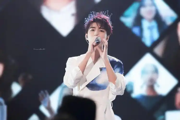 这周是王冠小凯呀～#王俊凯  #宝藏男孩王俊凯  #从开始到未来只为