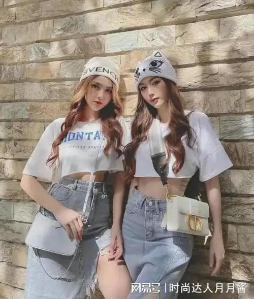 美女穿搭图集闺蜜装的两人美的各有千秋看好谁呢