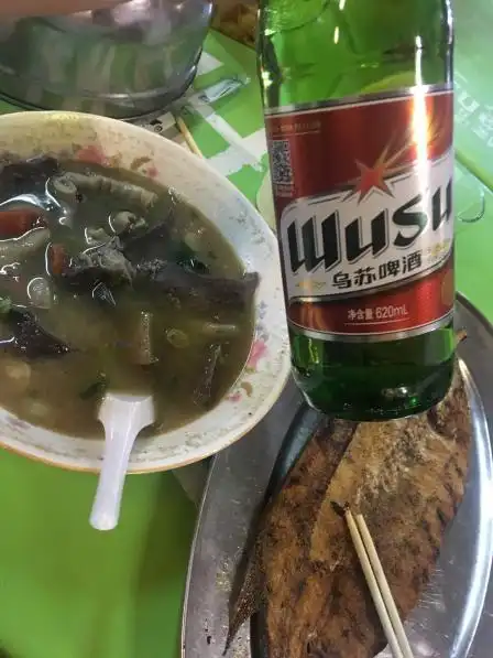 赞,一个人吃不了太多,还想尝尝九道黑,吃不下了,喝了半瓶乌苏啤酒