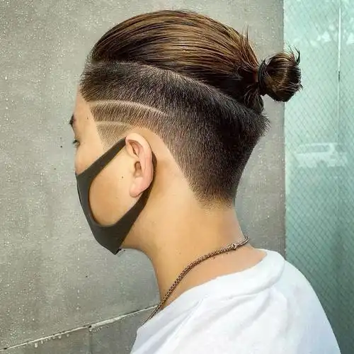 男士扎发的款式其实不算太多,但是这种时尚半扎发却是很多长发男士的