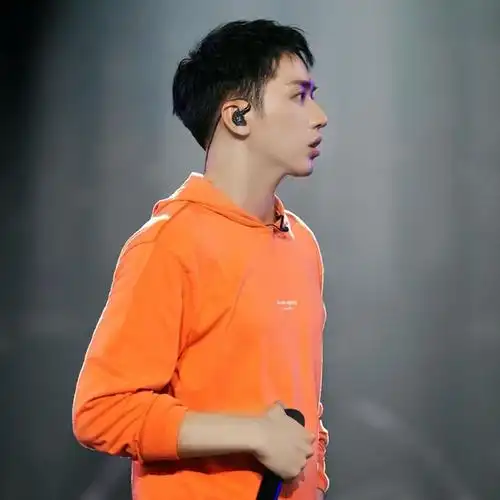 侧脸 绝了 删除 赞回应 来自 豆瓣app