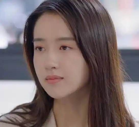 然而一直以来许龄月的演艺之路却并不顺畅,从《你是我的眼》到《半暖