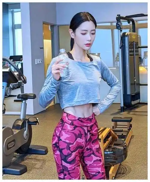 克拉拉身材黄金比例展现亚洲性感魅力绝美身形尽显奢华