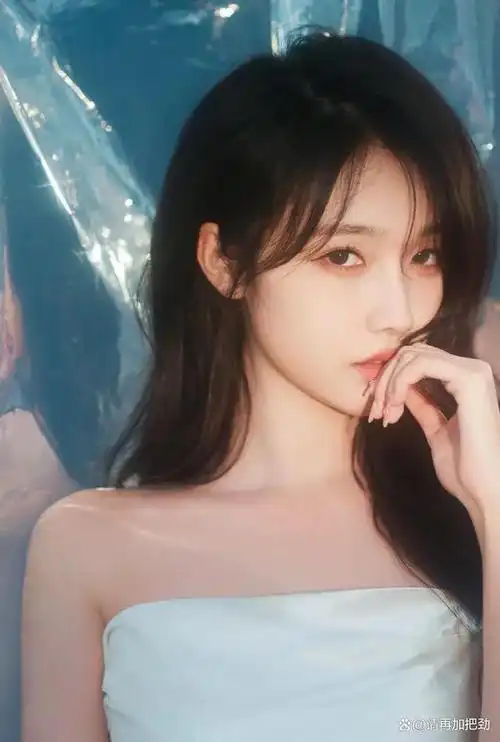 26岁宋昕冉泳装出镜美腿翘臀黑丝诱惑撩人姿态尽显性感魅力