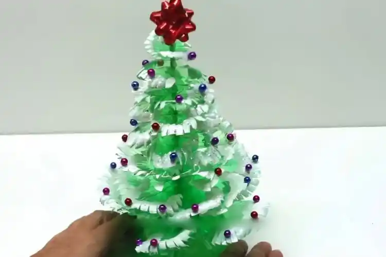 圣诞节将至,教你用塑料瓶制作简单的圣诞树,手工教程!