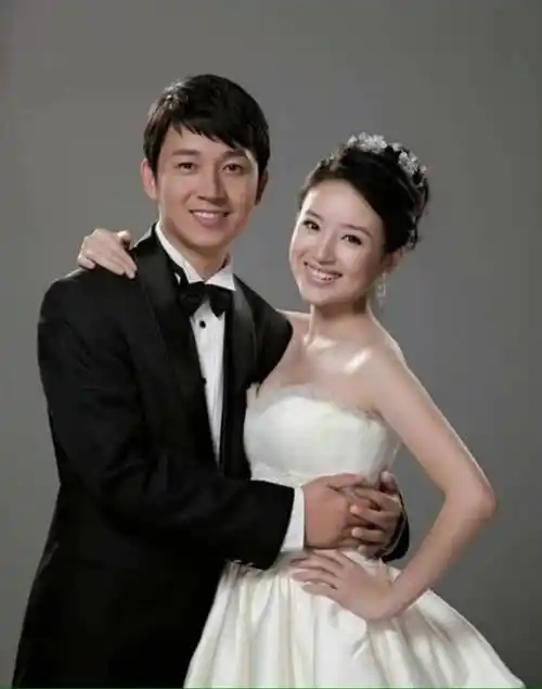 董洁潘粤明儿子近照曝光,14岁顶顶五官优越帅气,嘴角已长出胡须_母亲