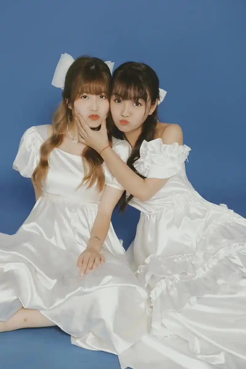 你幸福的话 我会比你先掉眼泪@小洁没睡醒 #闺蜜写真 #姐妹 - 抖音