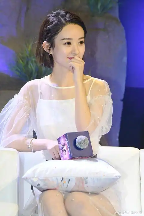 赵丽颖8月行程曝光,忙碌安排展现多面魅力