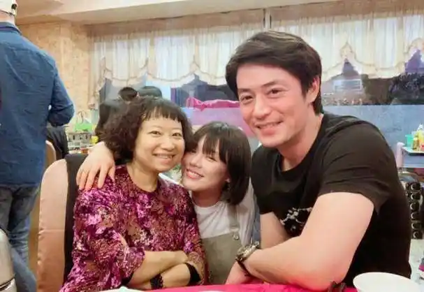 近日,由中国著名作家饶雪漫任编剧,由霍建华,马思纯,魏大勋,文淇和