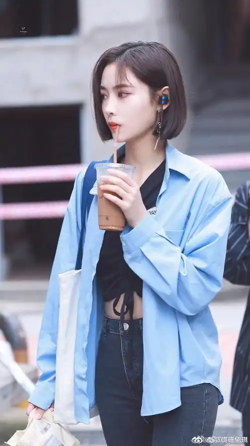 这个闪闪发光的宝藏女孩,请你一直走花路吧_许佳琪