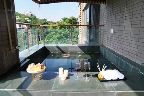 阳台带独立大泡池,可以泡6人