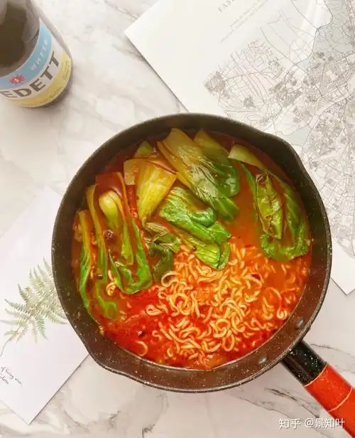 泡面的神仙吃法酸爽满足的番茄酸汤面番茄浓香酸辣爽口太好吃了