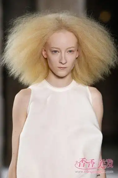 玉米须烫发如何剪能显完美 高个子女生10-20厘米头发