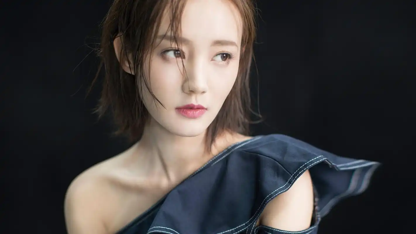 内地明星李一桐明星风尚壁纸4