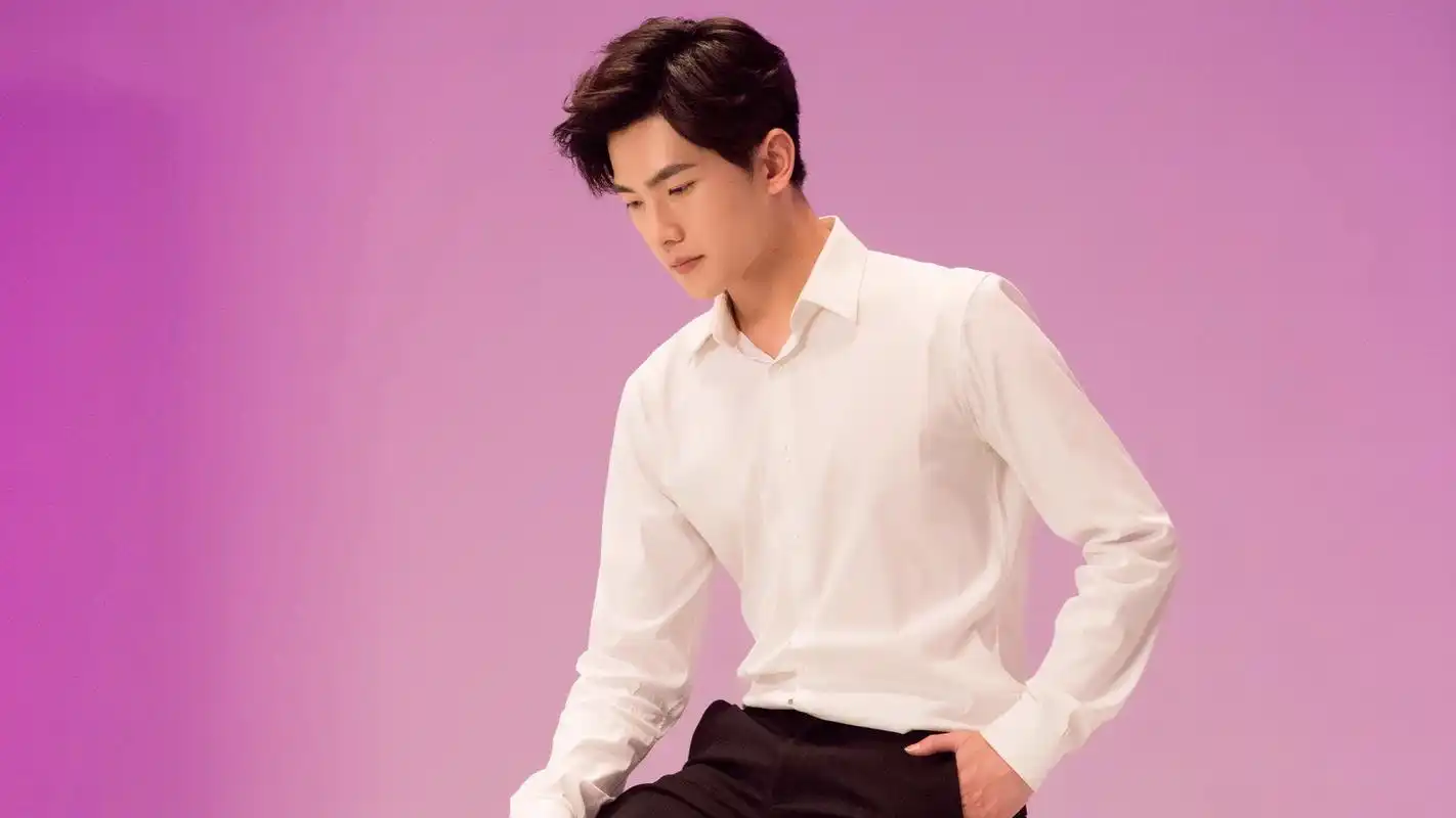 杨洋帅气饮品广告图片桌面壁纸