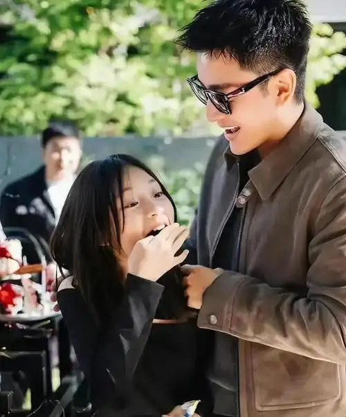 李小璐和前夫同时发声一起维护爱女甜馨离婚后罕见达成默契