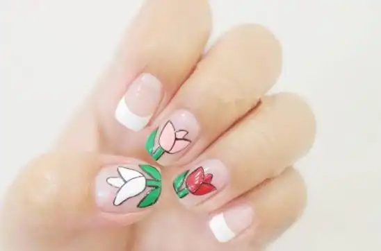 美甲手绘花朵怎么画