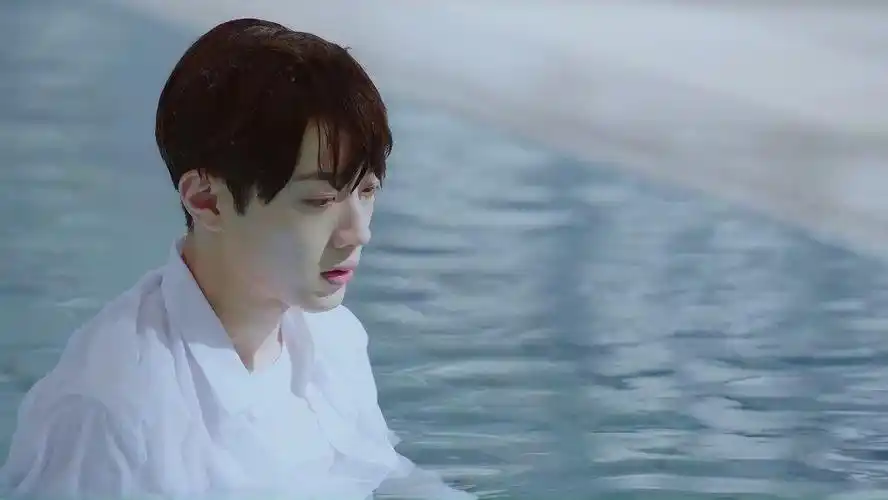 我现在就去机场"梁又年夏淼淼落入游泳池@星闻剧场转发微博2019