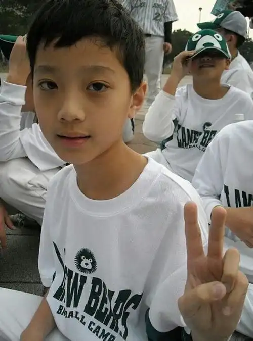 赖冠林小时候 大眼睛啊