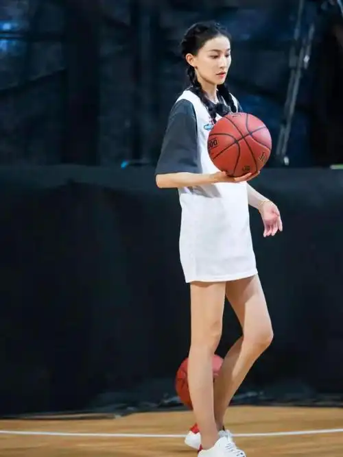 体操女神张豆豆发文回顾今年感叹时间太快几个节目也捧不红她