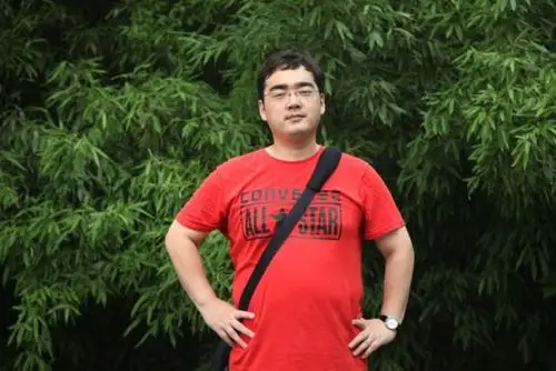 郭威1983年出生,河南开封人.