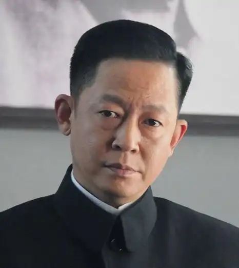 王志文是内地知名的男演员,1966年出生,毕业于北京电影学院.