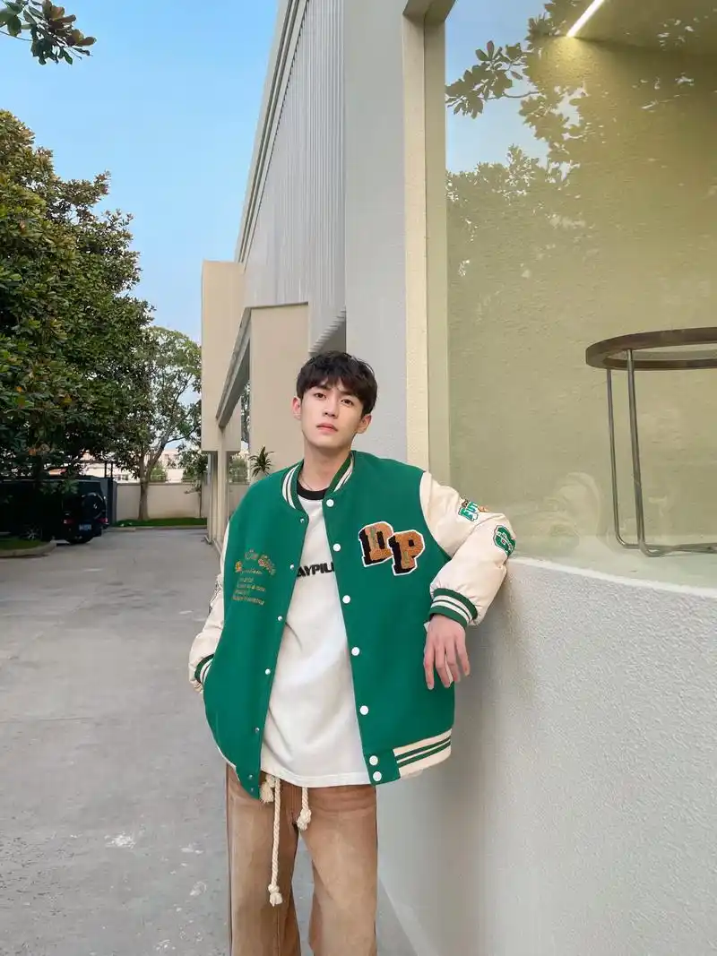 兄弟们又想不到文案了#余庆伟的黑店 #穿搭分享 - 抖音