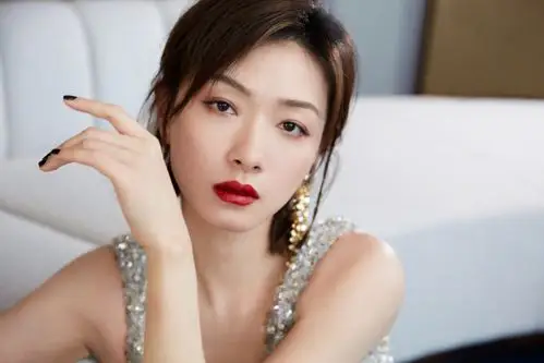 写真图片,分享一组万茜图片给大家,图中的明星图片壁纸会点缀你的电脑