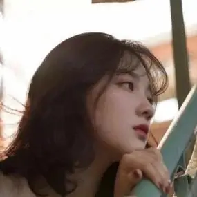 歪头女生头像crins网图