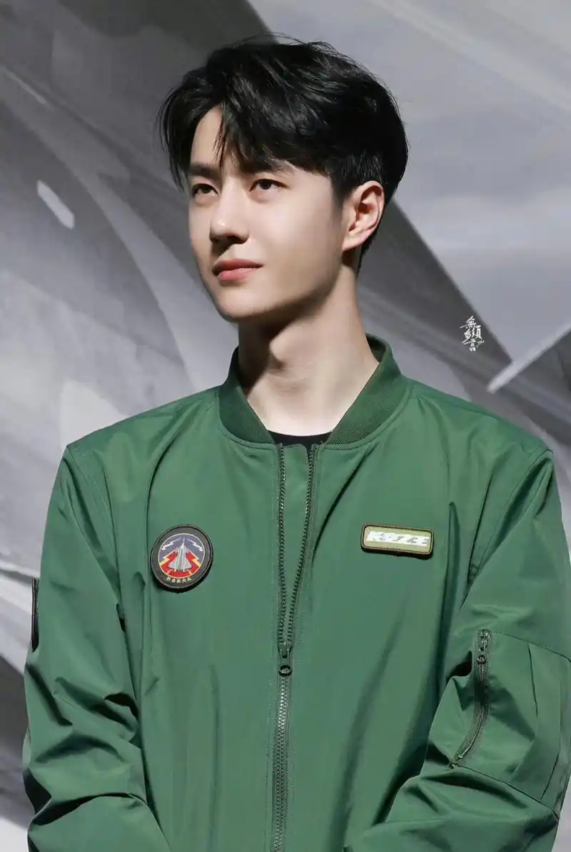 王一博# #王一博小揪揪造型#王一博《#长空之王# 》雷宇小揪揪孕屯