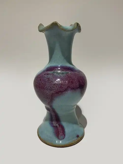 宋代钧窑荷花口尊