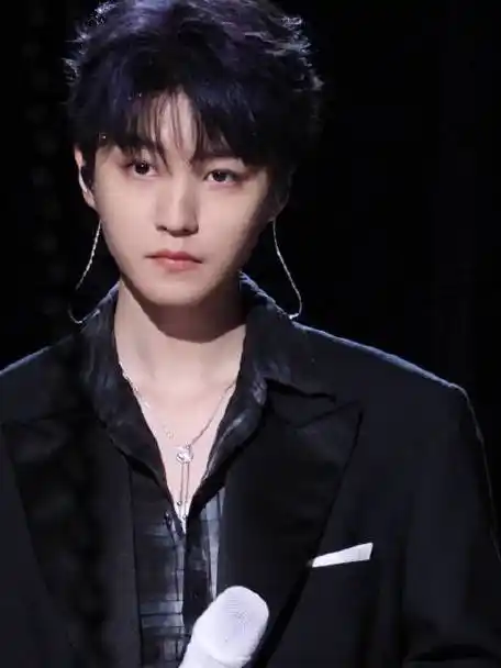 期待本周六能看到完整版的心动男嘉宾  dark_star_王俊凯个人站的微博