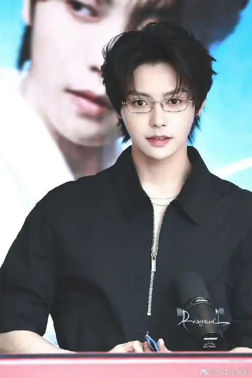 线条##向全世界安利肖宇梁#祝愿帅气可爱真诚善良的肖宇梁再无坎坷!