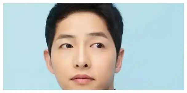 宋仲基夫妇现身棒球场外貌变化引热议生活态度成焦点