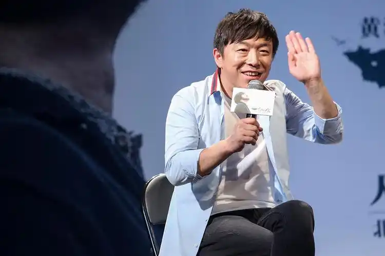 黄渤个人资料简介(成名前因长得丑备受嘲讽,如今年入百万为何却送父亲