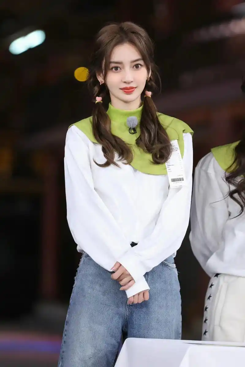 angelababy奔跑吧新发型好甜美,半扎双麻花辫,少女味十足!