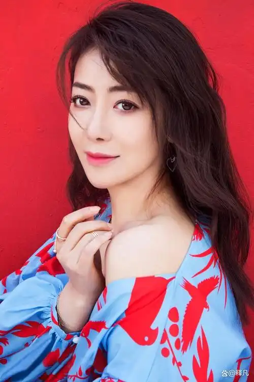 最近,著名女星陈紫函发布了一组靓丽写真,美艳绝伦!