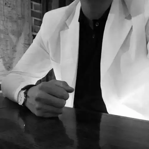 男生头像伤感霸气黑白头像,碎碎念念成为身边岁岁年年