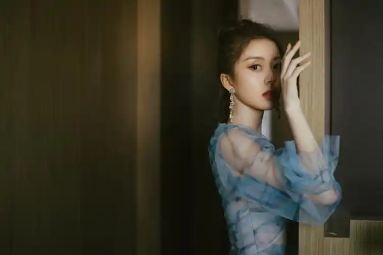 甜飒少女汤敏性感活动照图片_明星_美桌网