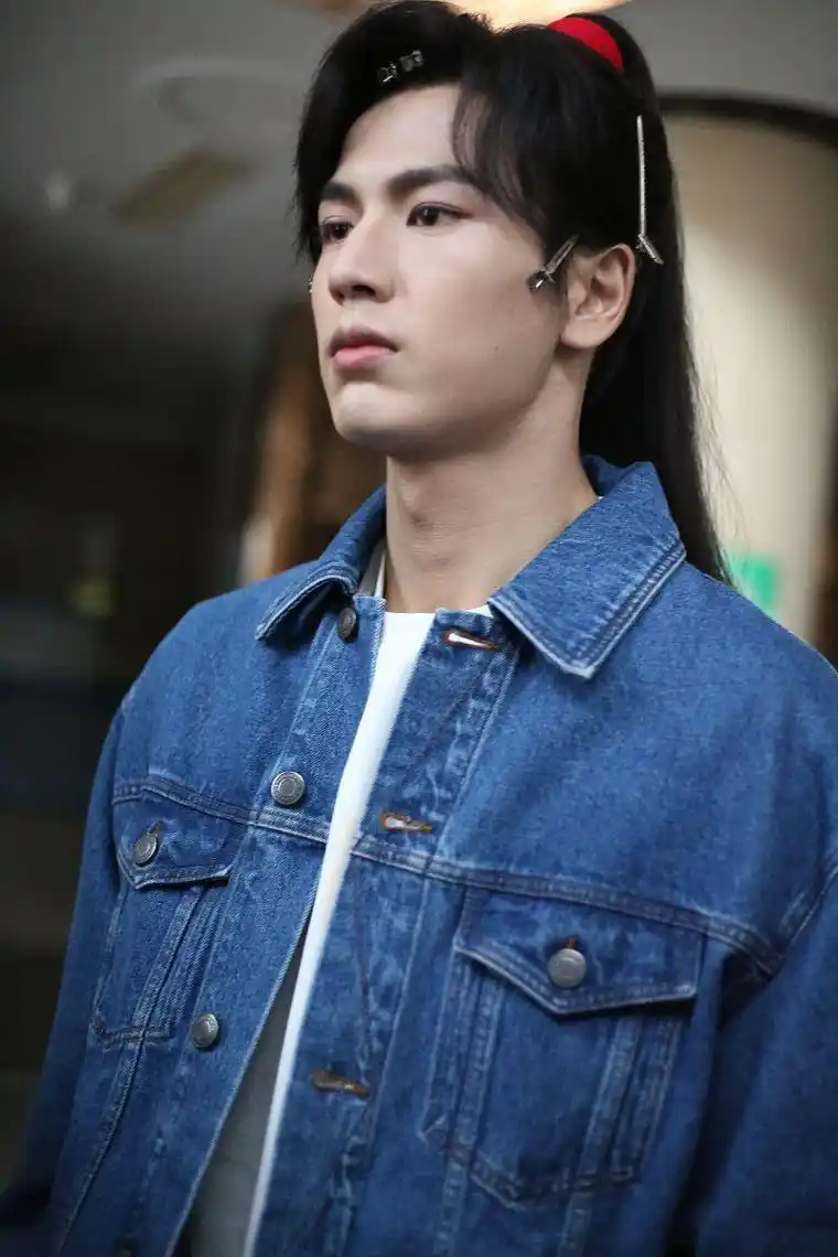 电气专业学霸张凌赫的演艺之路 张凌赫毕业于南京师范大学电气与自动