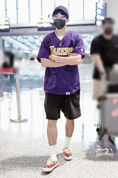 "月尊"的三界最强衣柜?一起来get王鹤棣戏外的少年感bking穿搭!