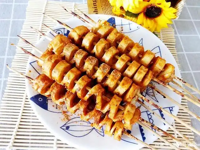 风靡国内的美食烤面筋,源自于三国时期,你们喜欢吗?