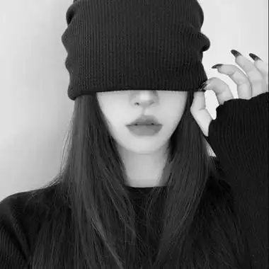 黑白高冷成熟御姐头像图片