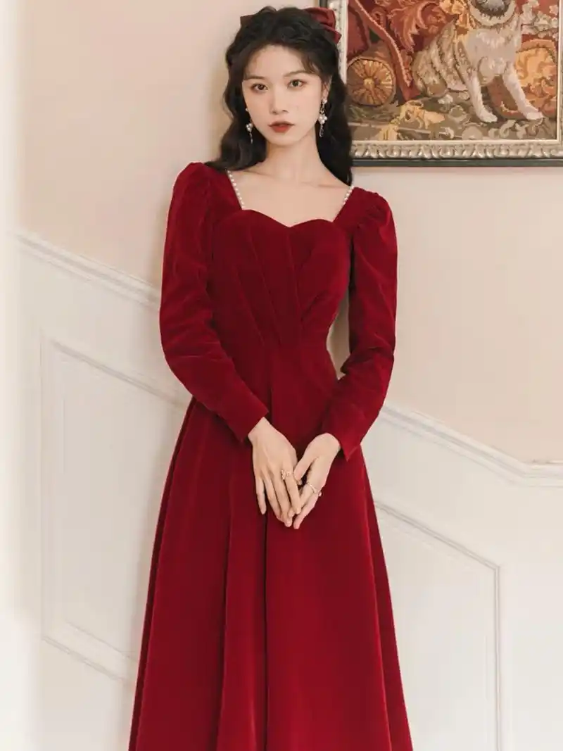 订婚红裙子配什么鞋子呀?